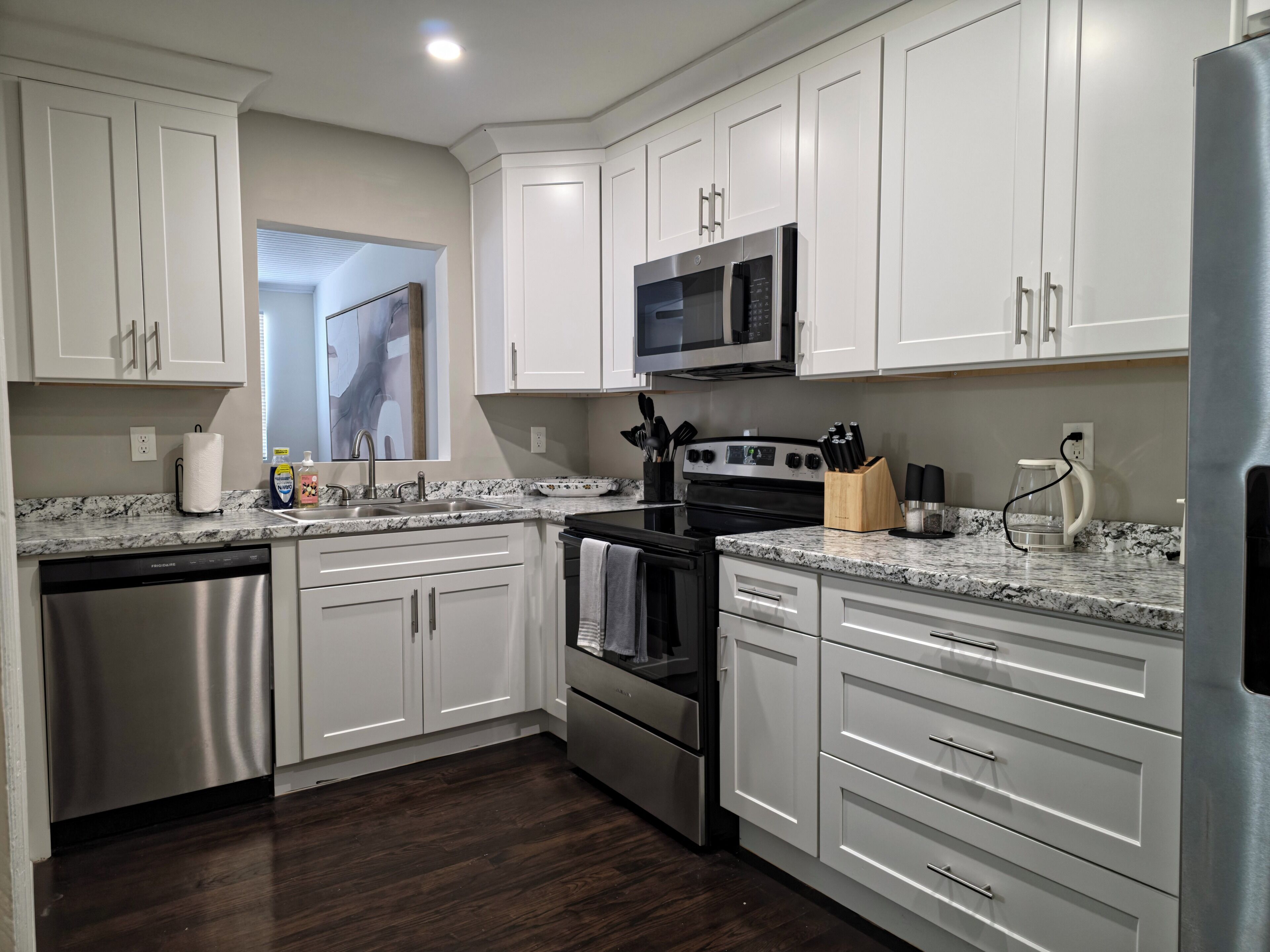 Microwave, dishwasher