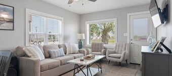 Cozy, updated and spacious cabin close to boat ramp in Port Mansfield