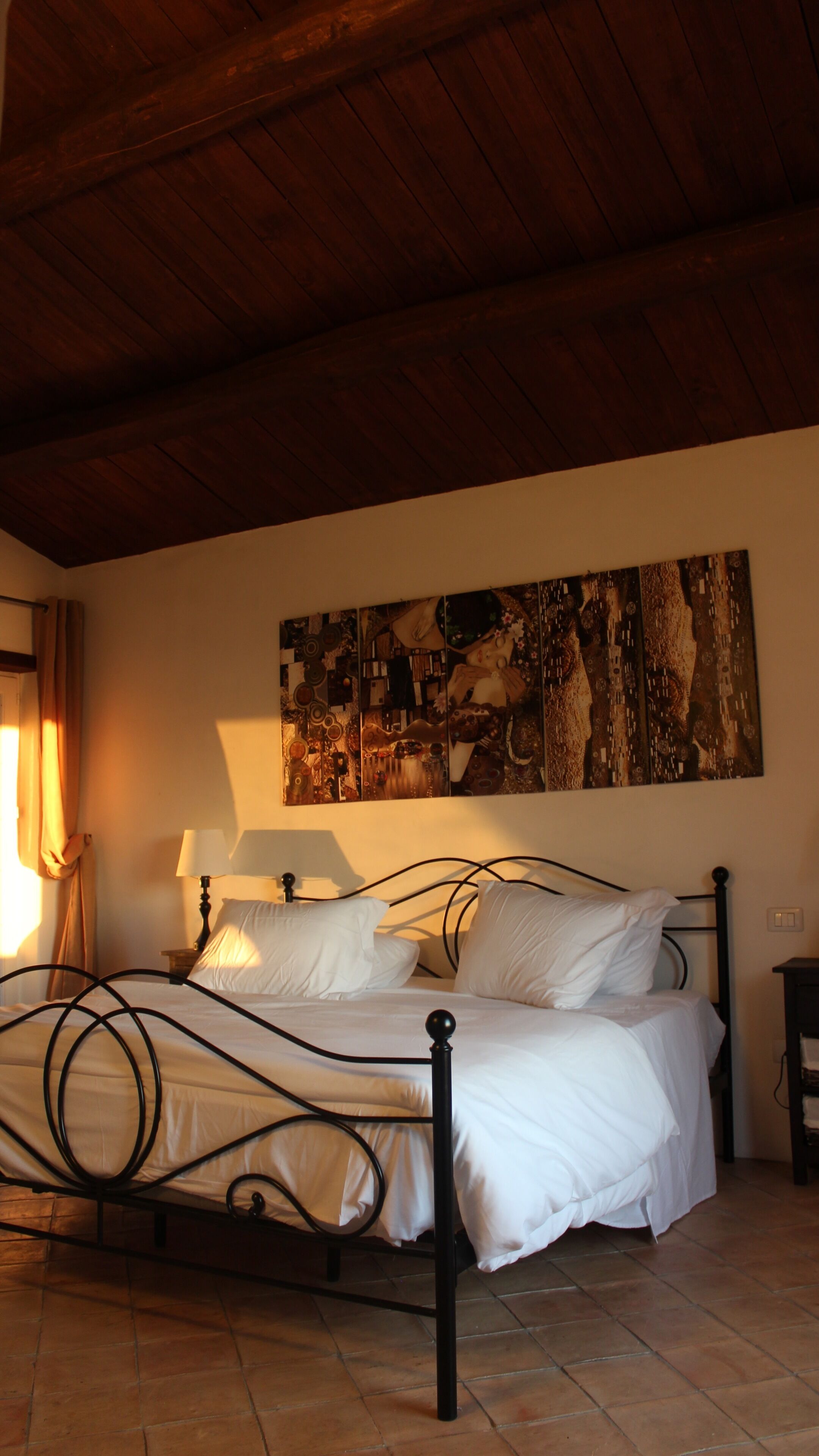 4 habitaciones, tabla de planchar con plancha y ropa de cama 