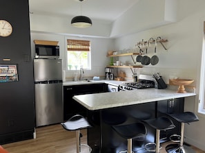 Microwave, oven, stovetop, dishwasher