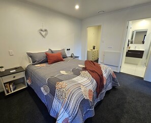 Iron/ironing board, internet, bed sheets