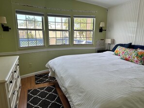 2 quartos, ferros/tábuas de passar roupa, acesso à internet