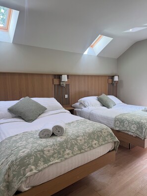 2 habitaciones, tabla de planchar con plancha y wifi gratis 