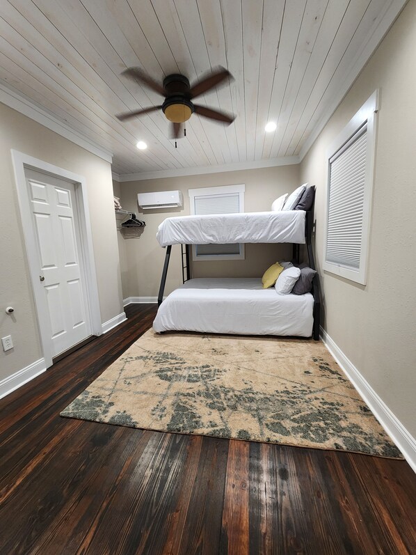 2 bedrooms, WiFi, bed sheets