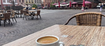 Charming studio with AC, balcony and view of the Castle - Walk to Everything.