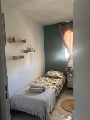 2 bedrooms, iron/ironing board, WiFi, bed sheets