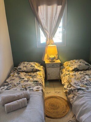 2 quartos, ferros/tábuas de passar roupa, Wi-Fi, roupa de cama