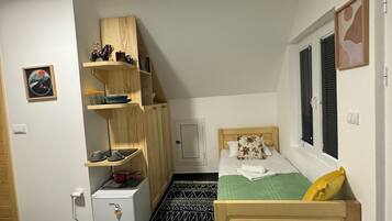 1 bedroom, WiFi, bed sheets