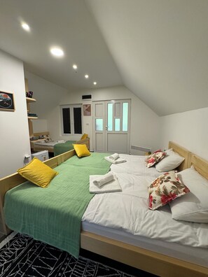 1 bedroom, WiFi, bed sheets