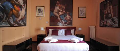 1 多间卧室、办公桌、熨斗/熨衣板、旅行婴儿床