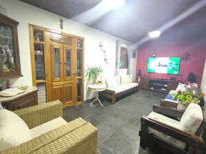 Living area - Beach retreat (São Sebastião)