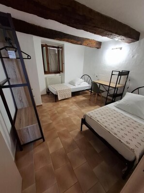 3 bedrooms, iron/ironing board, bed sheets