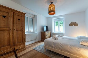 7 chambres, fer et planche à repasser, Wi-Fi, draps fournis