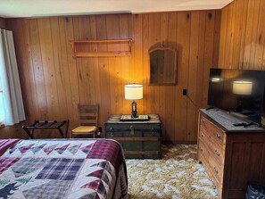 6 bedrooms, desk, iron/ironing board, free WiFi