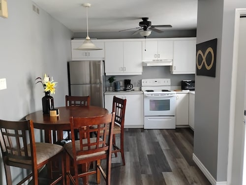 Peace Stay – Quiet 2BR Near Downtown