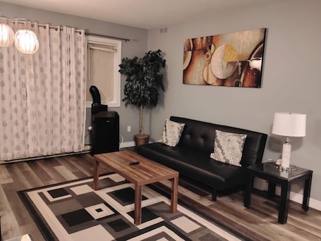 TV. Peace Stay – Quiet 2BR Near Downtown
