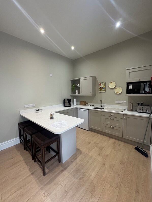 Fridge, microwave, oven, coffee/tea maker