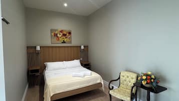 1 bedroom, desk, iron/ironing board, free WiFi