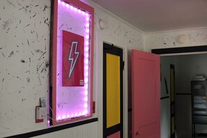 Interior - NEW DOWNTOWN TUPELO- HOUND DOG BUNGALOW -ROCK-N-ROLL themed 1BR 1B Shotgun style (Tupelo)