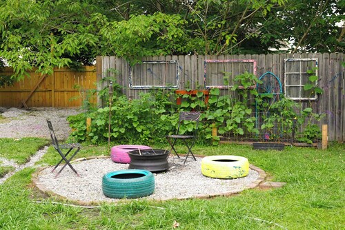 NEW DOWNTOWN TUPELO- HOUND DOG BUNGALOW -ROCK-N-ROLL themed 1BR 1B Shotgun style