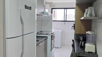 Apartment | Dapur peribadi | Pembancuh kopi/teh, meja makan