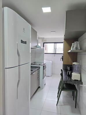 Apartment | Dapur peribadi | Pembancuh kopi/teh, meja makan