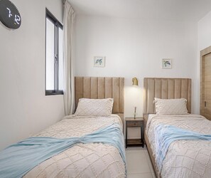 3 bedrooms, iron/ironing board, internet, bed sheets