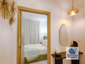 3 bedrooms, iron/ironing board, internet, bed sheets