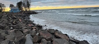 Snowy Summit Ski Chalet- Where Mountain Memories Begin
