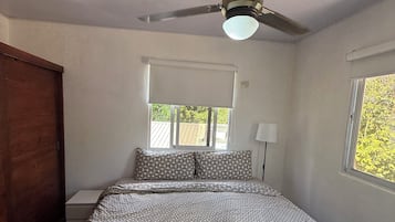 4 bedrooms, desk, free WiFi, bed sheets