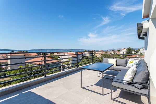 Property grounds - A2 luxury apartment near beach with big terrace and the sea view (Kaštel Gomilica)