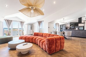 Smart TV - A2 luxury apartment near beach with big terrace and the sea view (Kaštel Gomilica)