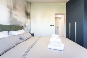 3 bedrooms, desk, iron/ironing board, travel cot