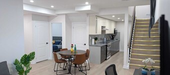 Design your stay: private suite, configurable rooms, minutes from shops.
