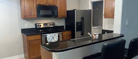 Geladeira, micro-ondas, fogão, cooktop