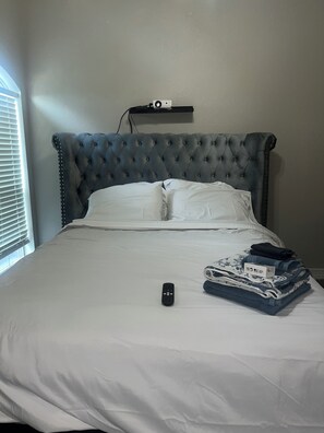 1 bedroom, desk, WiFi, bed sheets