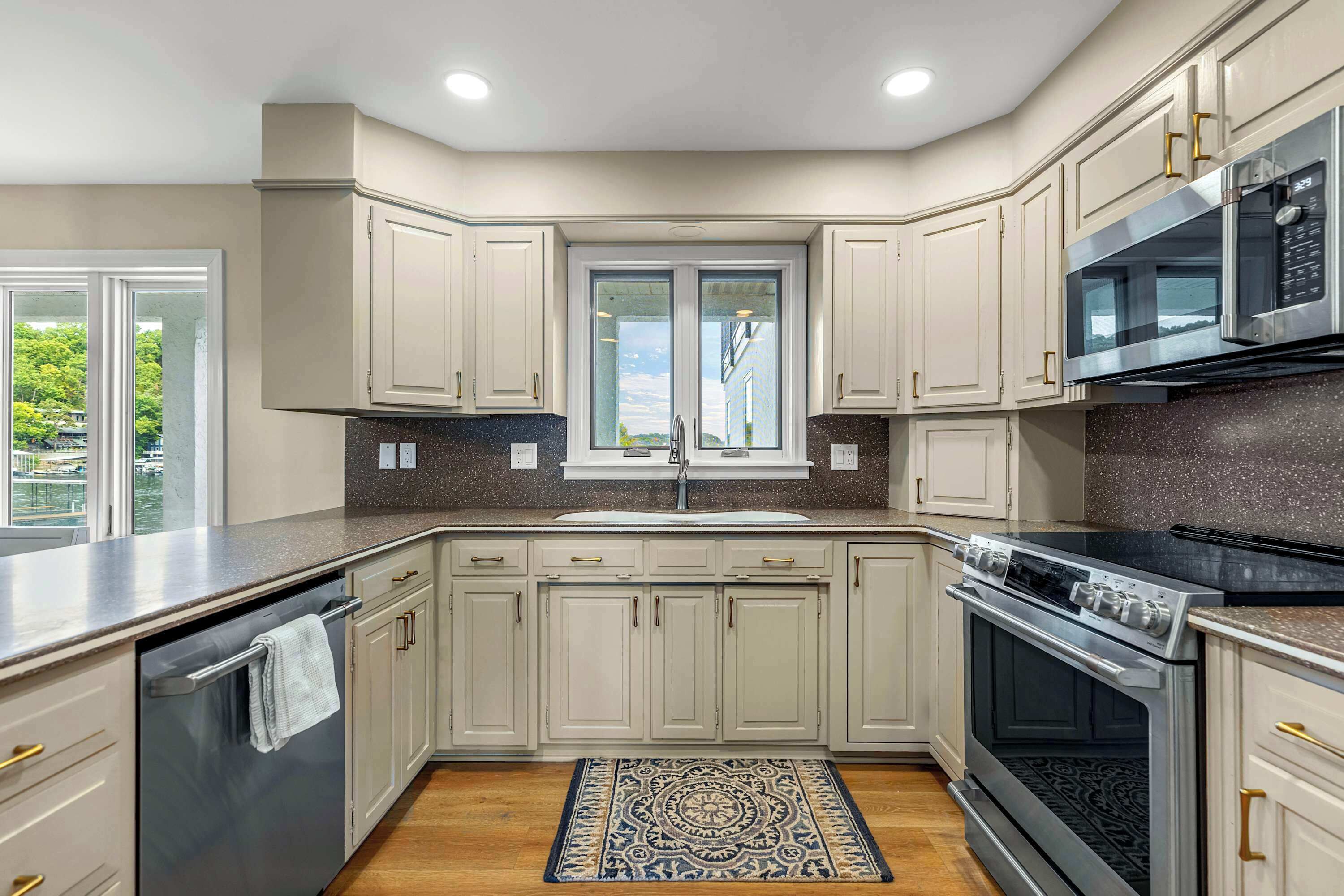 獨棟房屋, 多張床, 庭院 (Panoramic Paradise) | 私人廚房 | 電冰箱、微波爐、烤箱、爐台