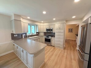 Casa, varias camas, patio (Panoramic Paradise) | Cocina privada | Refrigerador, microondas, horno y parrilla de estufa