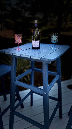 Outdoor dining - Palms in Paradise Lake Murray SC (Chapin)