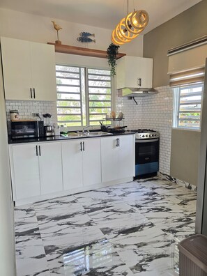 Mikrobølgeovn, ovn og kokeplater