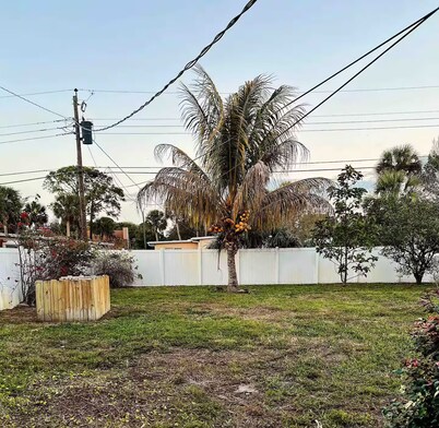 Pet Friendly Guesthouse Near the Beach/Downtown