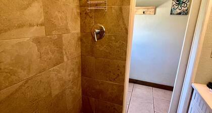 Pet Friendly Guesthouse Near the Beach/Downtown