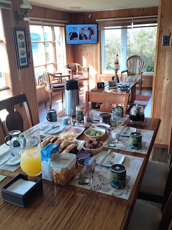 お食事. Double room in a family home