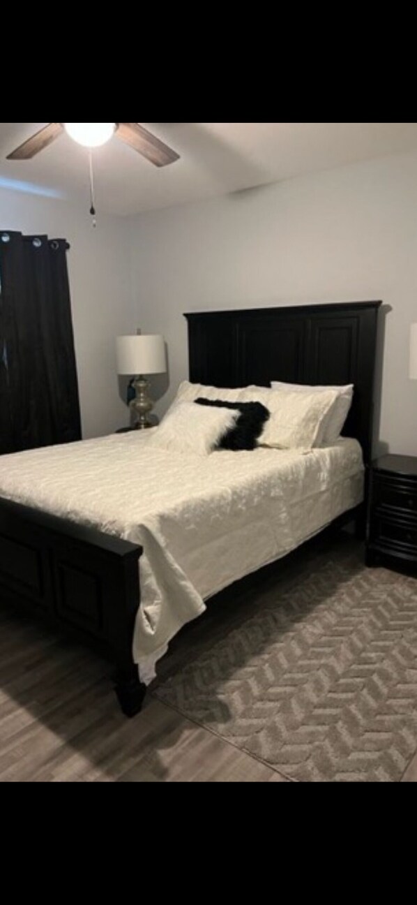 2 bedrooms, iron/ironing board, WiFi, bed sheets