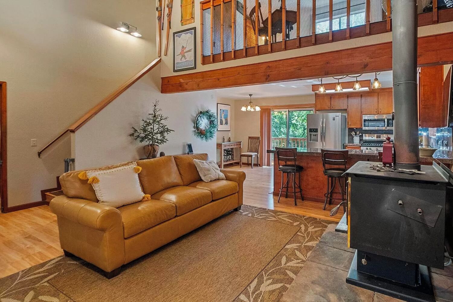 Smart-TV, peis og bøker