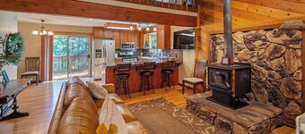 Arnold Getaway with lake access