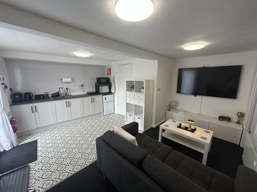 TheHide | Cosy Cabin w/Outdoor Dining in Cranswick