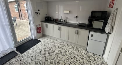 TheHide | Cosy Cabin w/Outdoor Dining in Cranswick