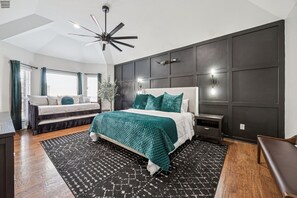 4 bedrooms, desk, iron/ironing board, travel cot