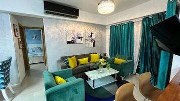 Apartment, 2 Bedrooms, Accessible, Smoking | Living area